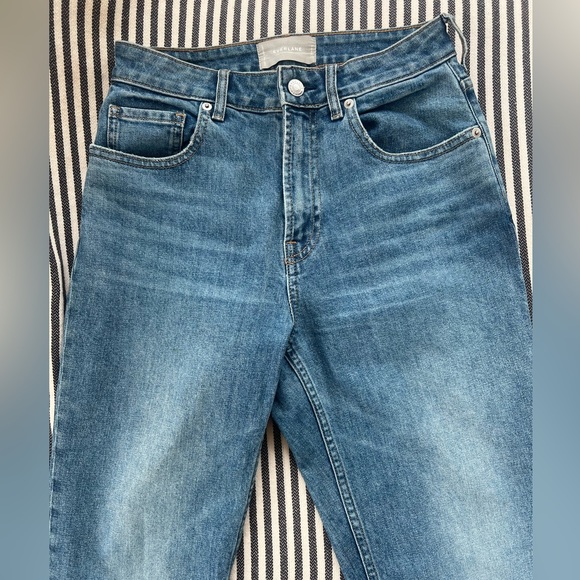 EUC Everlane The Curvy Cheeky Jean in size 26 ankle cut - Picture 7 of 9